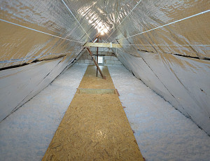 Zateplení stropu staršího rodinného domu pomocí foukané izolace